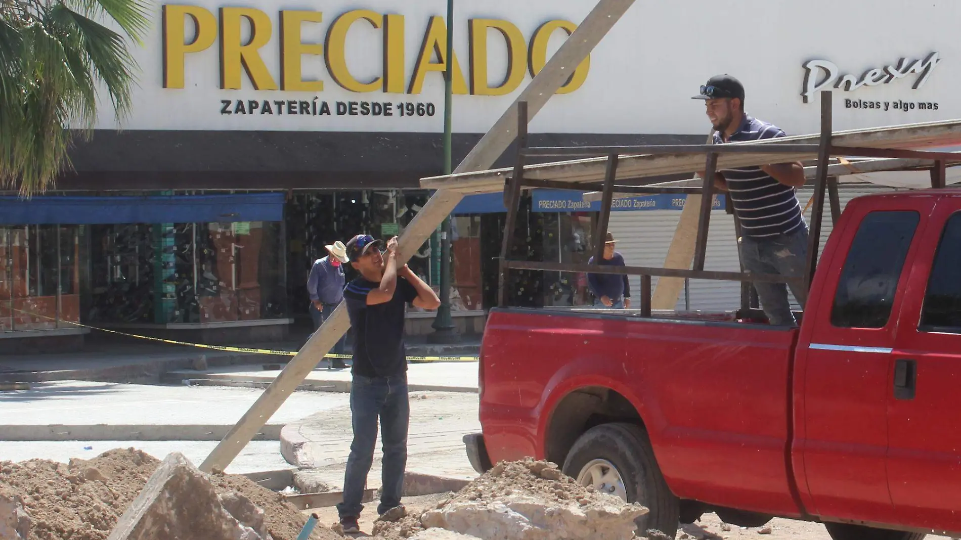 Foto nota Calle Matamoros trabajadores 